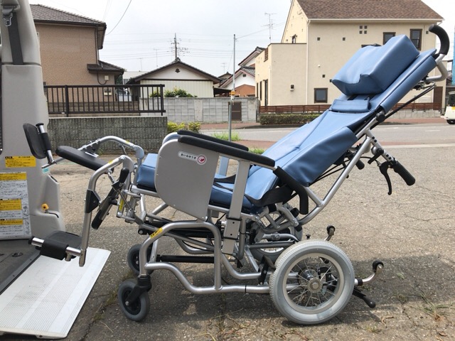 リクライニング車椅子